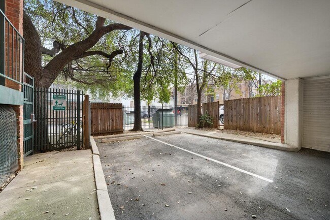 Building Photo - 2811 Rio Grande St