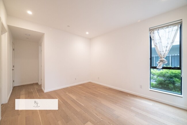 Building Photo - Elegant 3 Bedroom / 2.5 Bathroom Home in LA