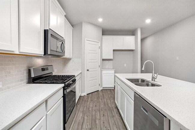 Building Photo - 25810 Posey Dr