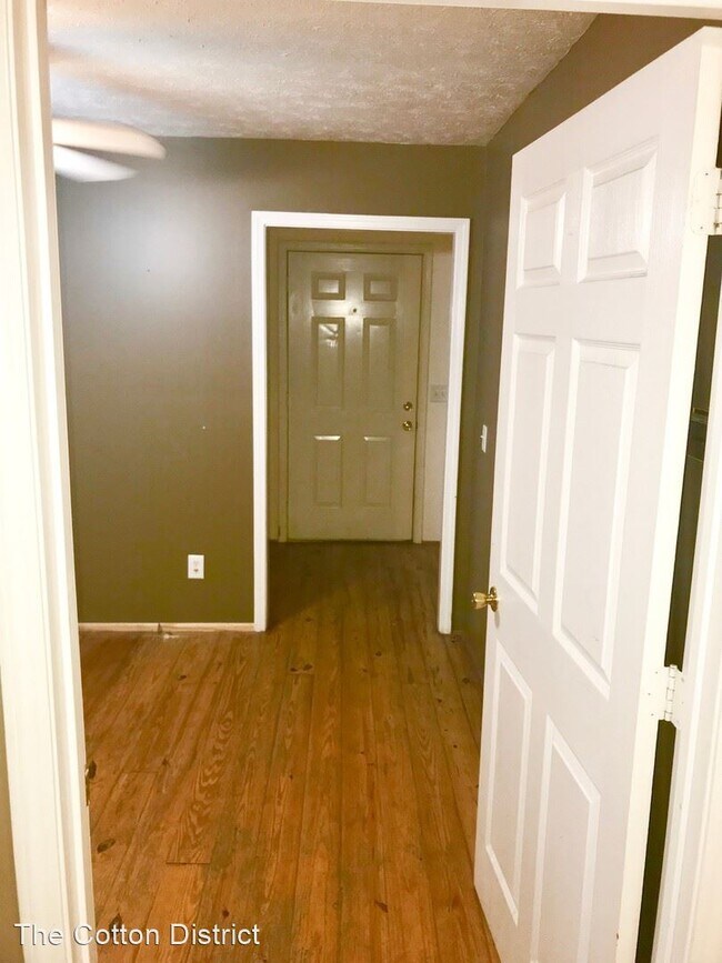 Building Photo - 307 1/2 Scales St