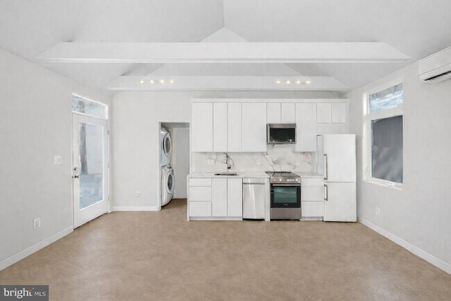 Building Photo - 1209 Gallatin St NW