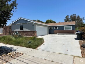 Building Photo - Centrally Located 3 Bedroom, 1.5 La Mesa H...