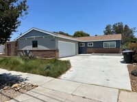 Building Photo - Centrally Located 3 Bedroom, 1.5 La Mesa H...