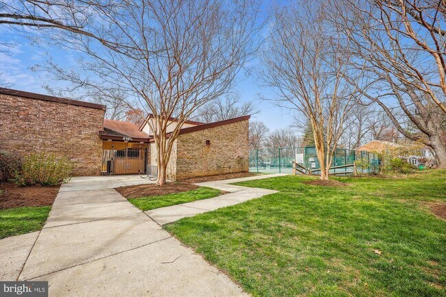 Building Photo - 421 Christopher Ave
