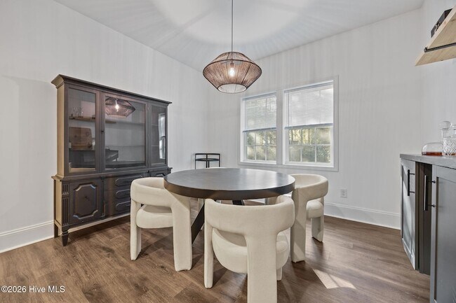 Building Photo - 521 N Hale St