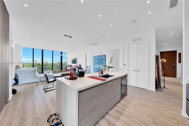 Building Photo - 3156 SW 27th Ave