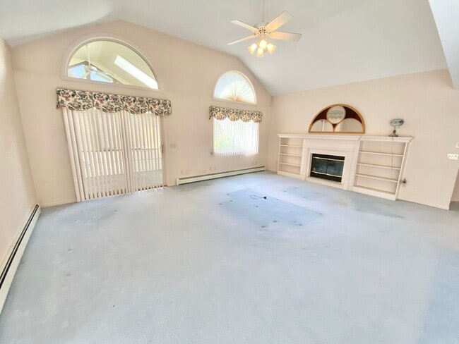 Building Photo - 3 Bedroom 2.5 Bathroom Condo in Williston
