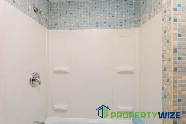 Building Photo - 7241 Holabird Avenue Apt B