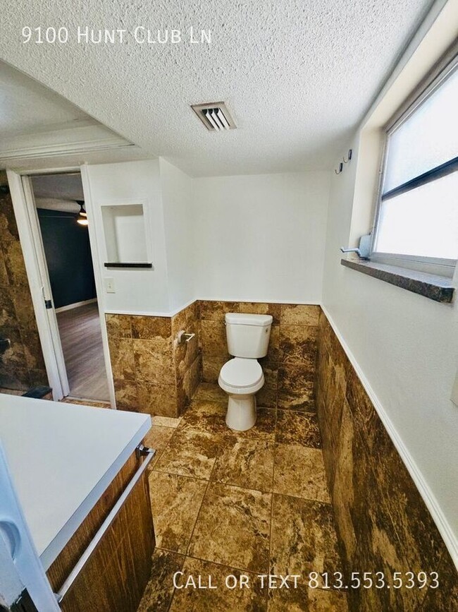 Building Photo - 9100 Hunt Club Ln