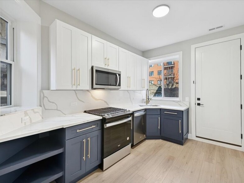 Building Photo - 2818 W Fletcher St