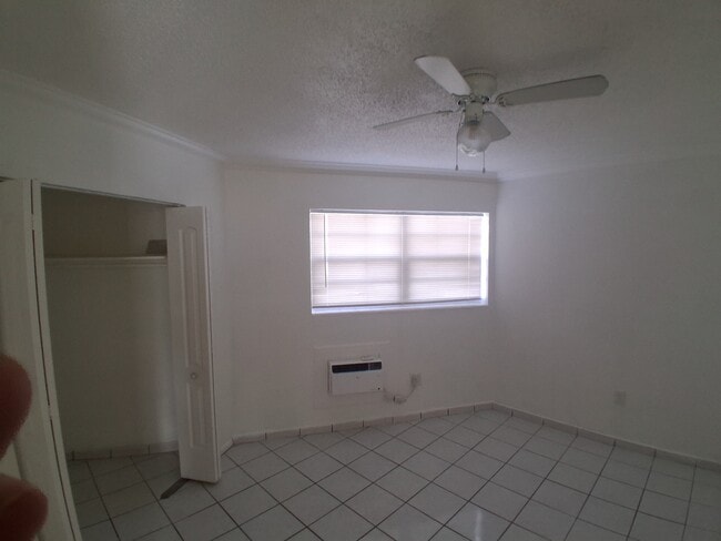 Building Photo - 1605 NE Miami Gardens Dr