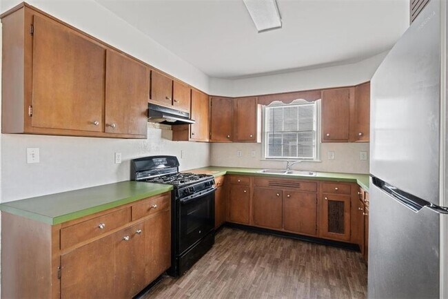 Building Photo - 449 10th St NW