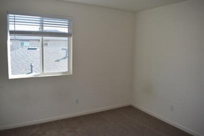 Building Photo - 4297 Lasalle Dr