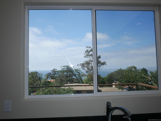 Building Photo - 1637 Kearsarge Rd