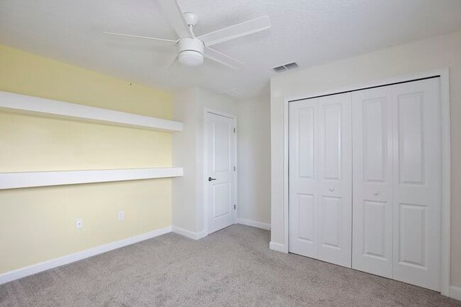 Building Photo - Former Model Townhome for Rent – Winter Ga...