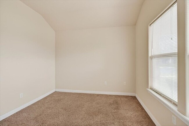 Building Photo - 6901 Anastasia Dr