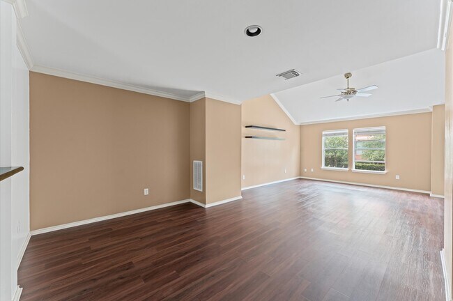Primary Photo - 2933 W Dallas St