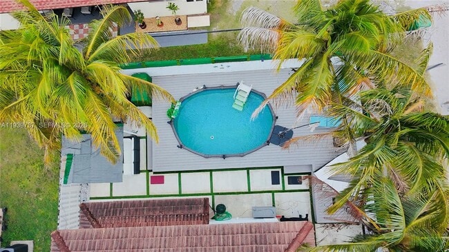 Building Photo - 16950 SW 93rd Ave