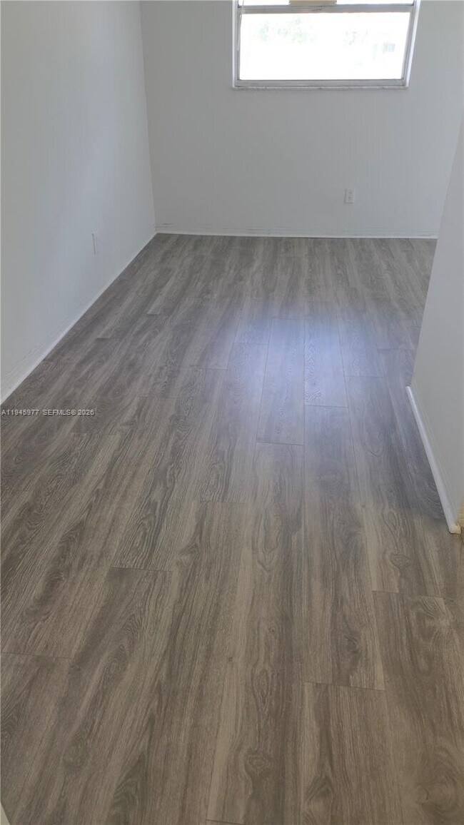 Building Photo - 502-504 Phippen Waiters Rd