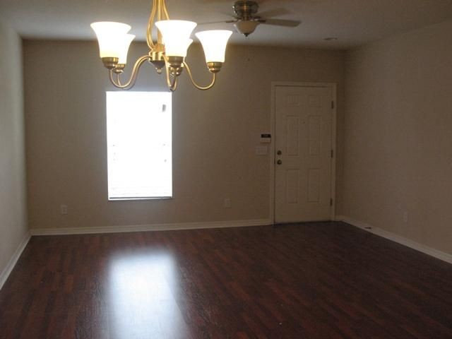 Building Photo - SWAN VIEW TOWNHOME