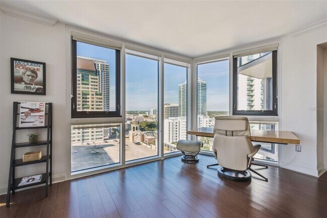 Building Photo - 1 Beach Dr SE