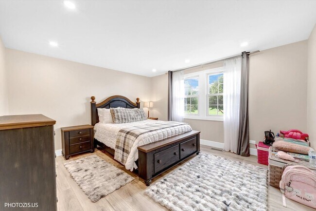 Building Photo - 1111 Plum Grove Cir