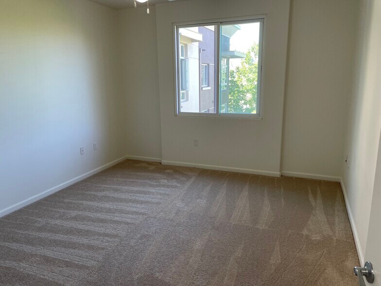 Building Photo - 1101 S Main St