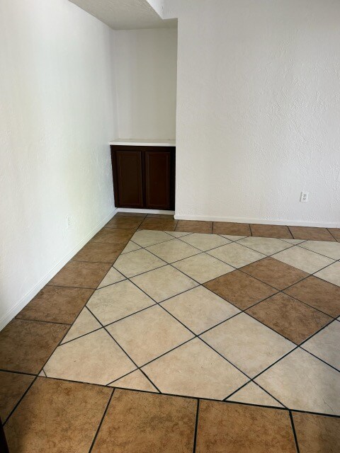 Building Photo - 1010 E Washington Ave