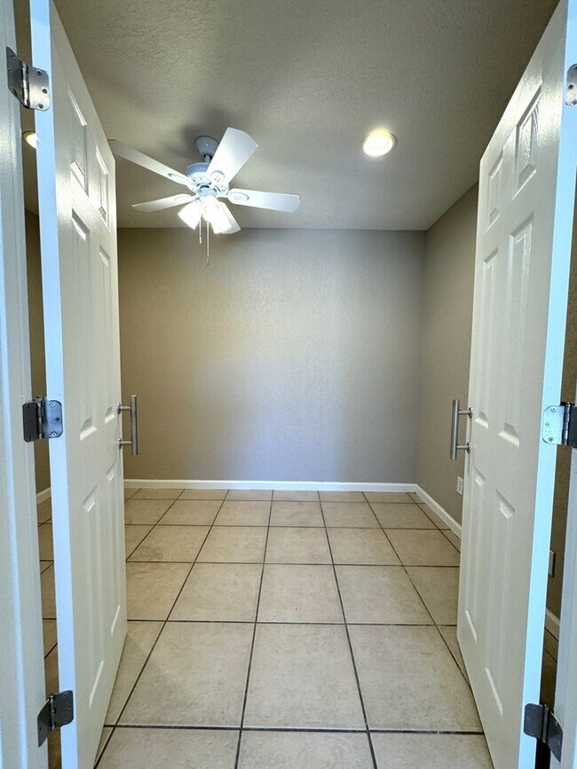 Building Photo - CORNER LOT 3 BEDROOM PLUS DEN WITH FIREPLACE AND LARGE YARD