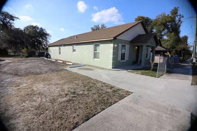 Building Photo - 826 N Lincoln Ave