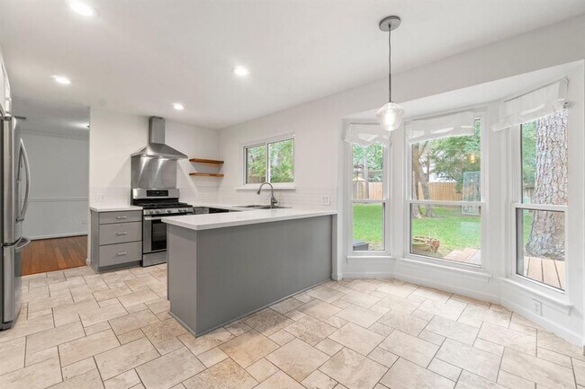 Building Photo - 28 Silver Elm Pl