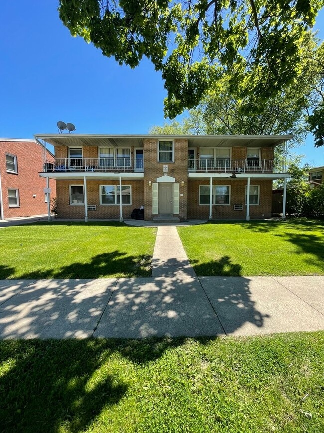 Building Photo - 8809 W Villard Ave