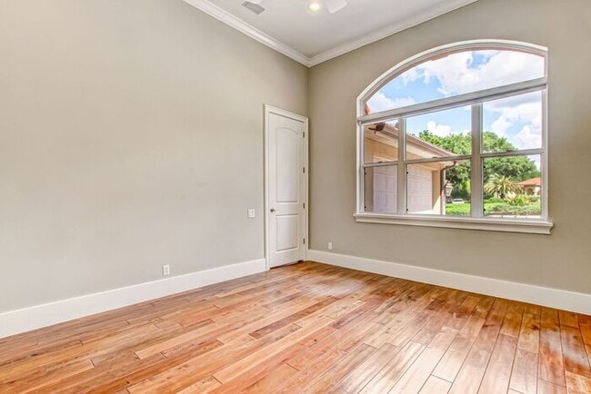 Building Photo - Stunning 5-Bedroom Pool Home on Nearly 2 Acres!