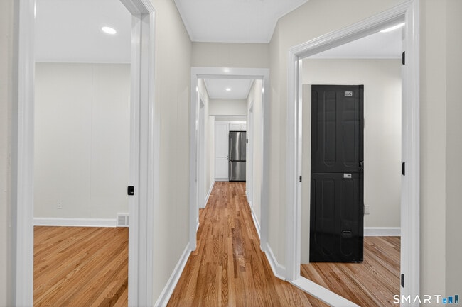 Building Photo - 195 Laurel Pl