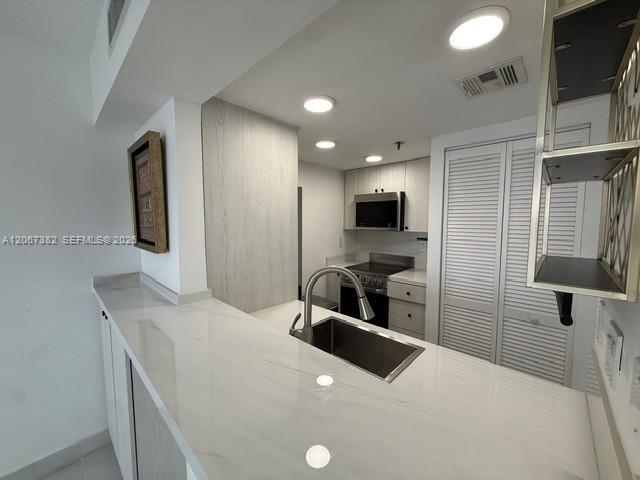 Building Photo - 540 Brickell Key Dr