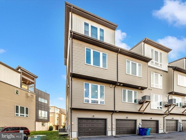 Building Photo - 1514 Trafalgar Ln