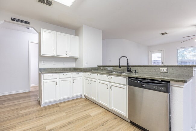 Building Photo - 228 Sophia Cir