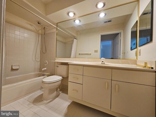 Building Photo - 409 Talon Ct