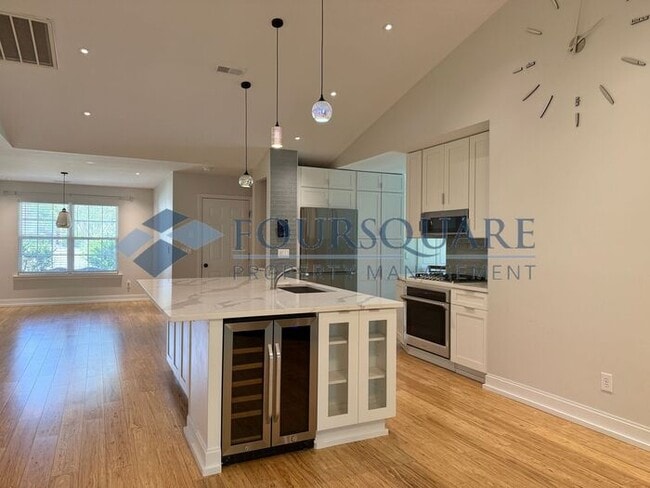 Building Photo - Spacious Ranch-Style Smart Home with Bonus Room, Sunroom , Electricity Included ! - & 2-Car Garag...
