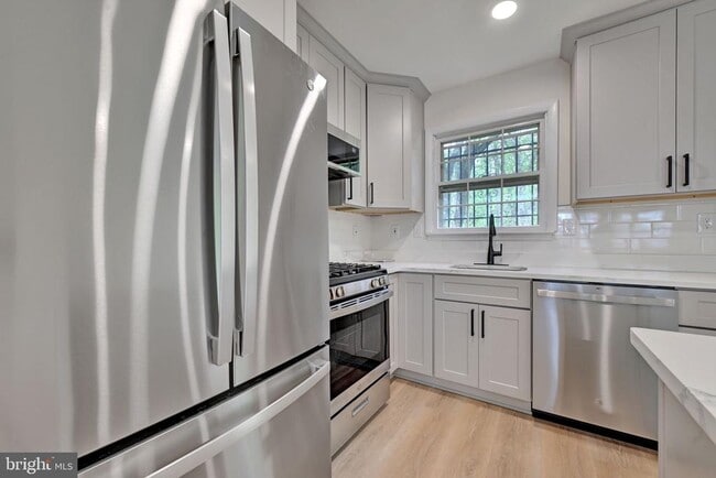 Building Photo - 6809 Sisalbed Dr