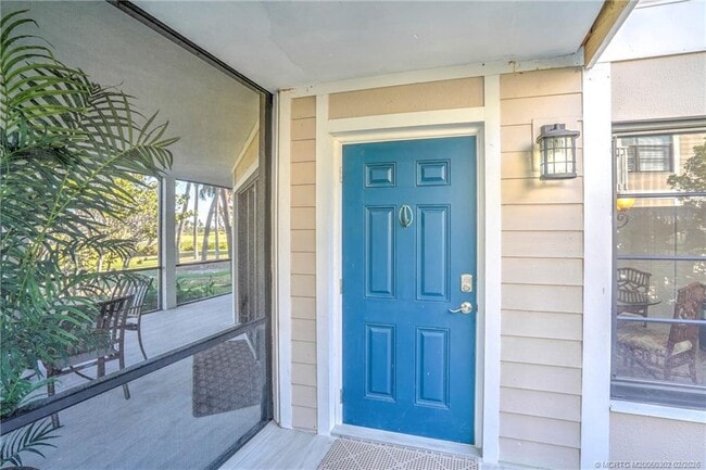 Building Photo - 331 Golfview Cir