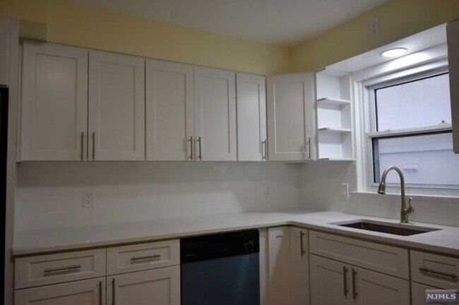 Building Photo - 356 Slocum Way