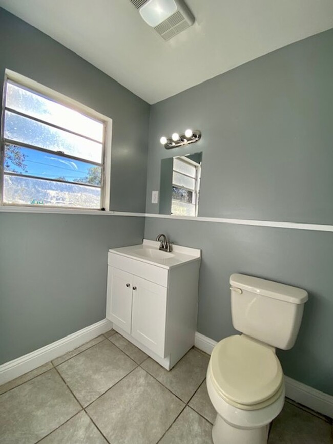 Building Photo - Newly Renovated 3 Bedroom 1.5 Bath Home in...