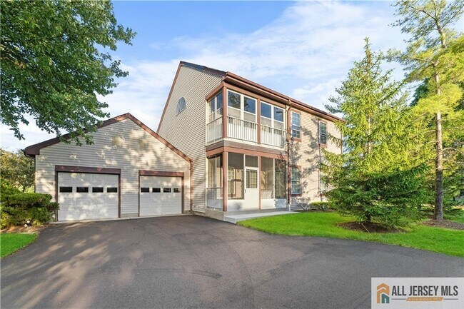 Building Photo - 13 Canterbury Dr