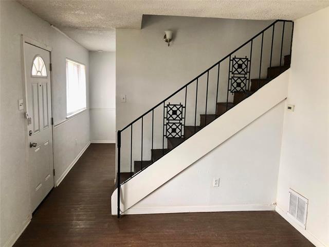 Building Photo - 924 Irene Dr