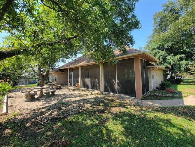 Building Photo - 9621 Monticello Dr