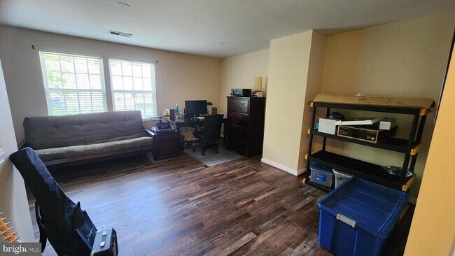 Building Photo - 9128 Aventon Ct