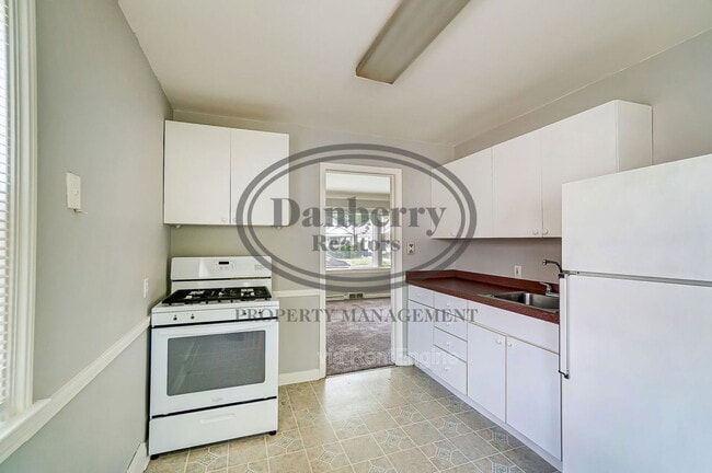 Building Photo - 833 Turner Ave