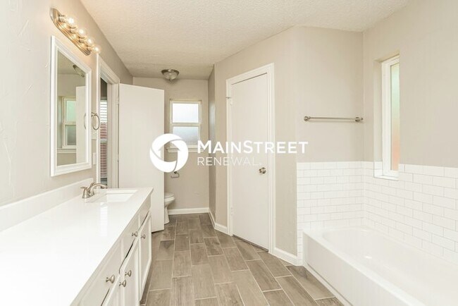 Building Photo - 3 Bedroom Pet-Friendly Home in Arlington, TX with Main Street Renewal