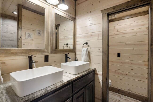 Building Photo - 222 Lost Creek Trl